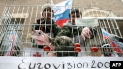 Activists outside the Georgian Embassy in Moscow 