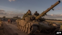 Ukrainian soldiers operate a Soviet-made T-72 tank in the Sumy region, near the border with Russia, on August 12.