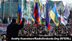 Pro-Russian demonstrators rally in the eastern Ukrainian city of Luhansk on March 1.