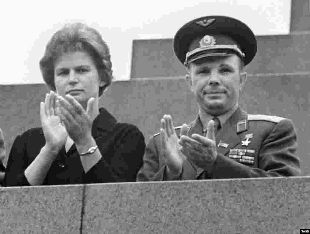 Tereshkova with cosmonaut Yury Gagarin, the first man in space, at Lenin&rsquo;s mausoleum in Red Square in 1963