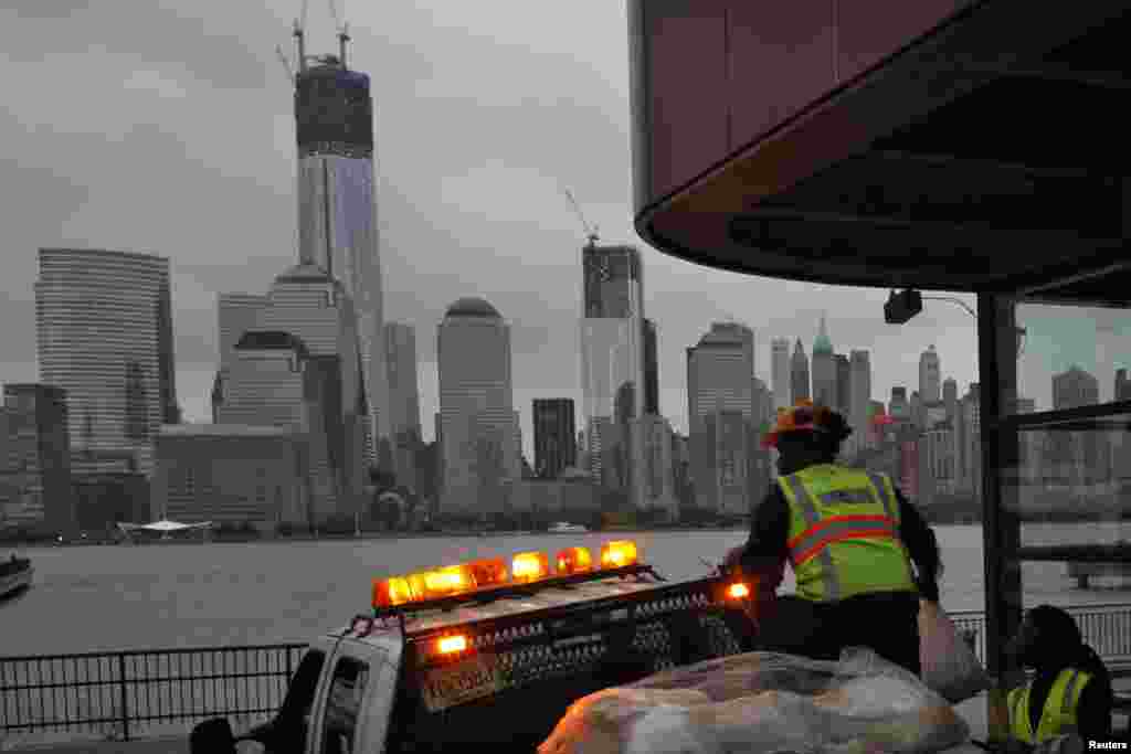 Workers place sandbags at Exchange Place in New Jersey.