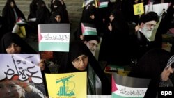 Students of Tehran University listen to exiled Hamas leader Khaled Meshaal in Tehran in February 2009.