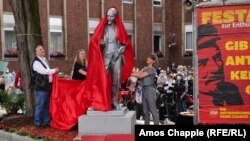 The controversial Lenin statue is unveiled in the west German town of Gelsenkirchen on June 20.