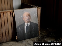 A portrait of Lenin inside the derelict tea factory.