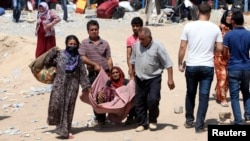 Syrian refugees cross the border into Iraq's Kurdistan region last year. 