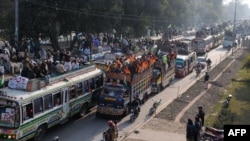 Supporters of Pakistani religious leader Muhammad Tahir-ul-Qadri take part in a protest march in Lahore on January 13.