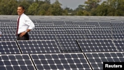 President Barack Obama tours the DeSoto Next Generation Solar Energy Center in Arcadia, Florida, in October 2009.