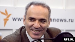 Former world chess champion turned opposition politician Garry Kasparov in RFE/RL's Moscow studios during a previous interview.