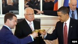 Russian President Dmitry Medvedev, Czech President Vaclav Klaus, and U.S. President Barack Obama (left to right) at a reception Klaus hosted at Prague Castle April 2010.