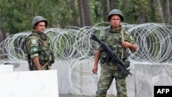 Russian soldiers standing guard at Karaleti