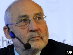 Nobel Prize-wnning economist Joseph Stiglitz believes banking lobbyists are slowing down reform.