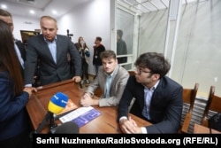 Ukrainian deputy Nestor Shufrych (left) and his son, also called Nestor (right), at a court hearing in Kyiv on August 30.