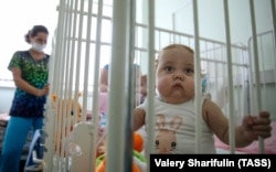 Babies at the Shumakov Federal Research Center await organ transplants. Russian transplant patients say they're being used as "lab rats" as the government cuts costs by buying unproven generic drugs. (file photo)