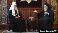 Russian Patriarch Kirill (left) and Greek Orthodox Ecumenical Patriarch Bartholomew I at their meeting in Istanbul last month.