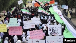 Antiregime demonstrators march in the town of Homs on November 21.