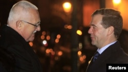 Czech President Vaclav Klaus (left) welcomes Russian President Dmitry Medvedev to Prague on December 7.