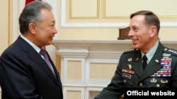 Kyrgyz President Kurmanbek Bakiev (left) meets with the head of the U.S. Central Command, General David Petraeus, in Bishkek today.