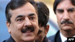 Prime Minister Yousuf Raza Gilani arrives at the Supreme Court in Islamabad on January 19.