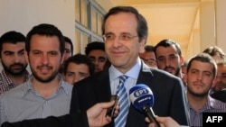 Leader of the New Democracy conservative party, Antonis Samaras, pledged to form a "national salvation" government to keep the country using the euro.