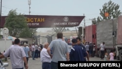 The Dostuk border checkpoint between Uzbekistan and Kyrgyzstan