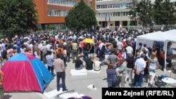 Opponents against the amnesty law organize petition drive in Pristina on July 11. 