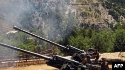 The Pakistani military has shelled Taliban leader Baitullah Mehsud's positions.