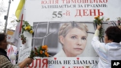 Supporters of former Ukrainian Prime Minister Yulia Tymoshenko decorate a poster in Kyiv in late September that reads, "Yulia has been in jail for 55 days."