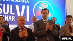 Marian Lupu (second from right) with his Democratic Party colleagues in mid-July.