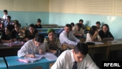 Turkmen students study at Tajik State University. (file photo)