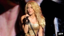 Colombian pop star Shakira has denied reports that she agreed to perform for Chechen President Ramzon Kadyrov on his birthday.