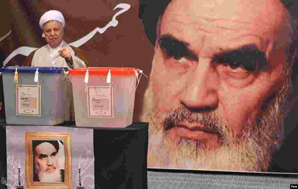 Former President Akbar Hashemi Rafsanjani votes in Tehran.