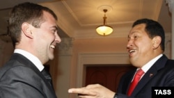 Dmitry Medvedev (left) meets with Hugo Chavez in Orenburg.