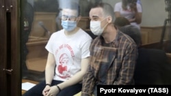 Viktor Filinkov (left) and Yury Boyarshinov in court in St. Petersburg on June 22