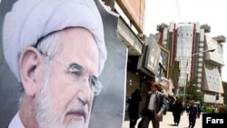 Posters of presidential candidate Mehdi Karrubi in Tehran in late May