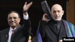 Afghan President Hamid Karzai (right) has asked Pakistani President Asif Ali Zardari (left) to put a stop to attacks on Afghan territory.