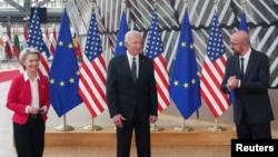 U.S. President Joe Biden (center) welcomes European Commission President Ursula von der Leyen (left) and European Council President Charles Michel to talks in Washington. (file photo).