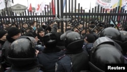 Ukrainian riot police block a gate outside the courtroom during a rally held by supporters of Yulia Tymoshenko before a hearing against her jail sentence in Kyiv on December 13.