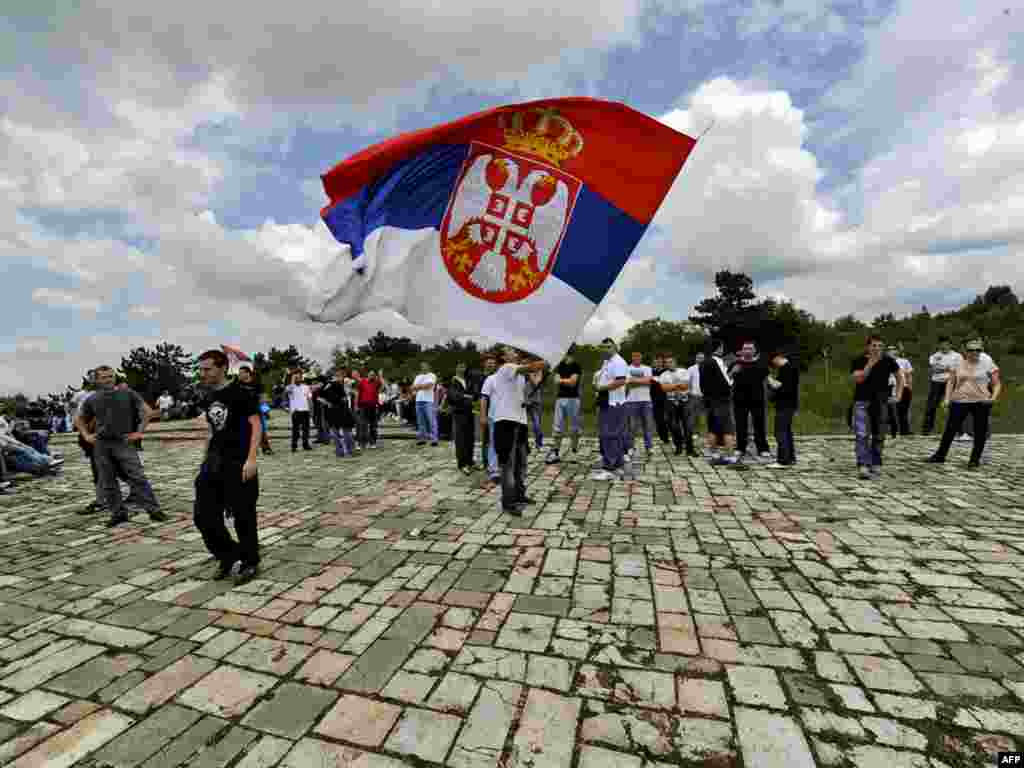 Kosovo Serbs attend a ceremony marking the battle in Gazimestan in 2010.