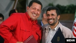 Chavez and Ahmadinejad share a laugh in 2007