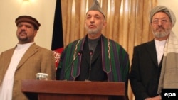 Afghan President Hamid Karzai (center) with Vice Presidents Karim Khalili (right) and Mohammad Qasim Fahim