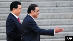 Asif Ali Zardari (right) in Beijing on October 15 to ask Chinese President Hu Jintao for help